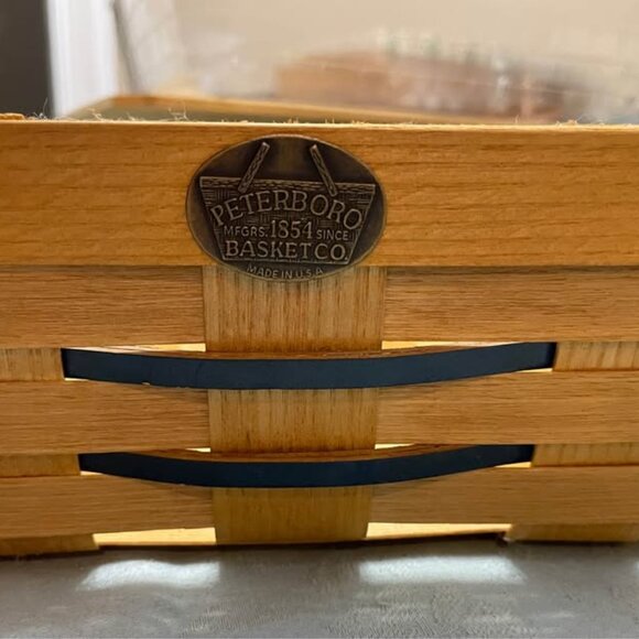 Peterboro Buffet Serving Basket w/Liners & Dividers - Picture 2 of 10